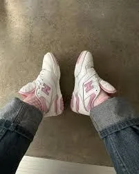 New Balance 550 Women's Sneakers – White & Pink
