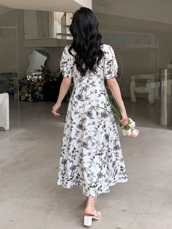 Dazy Floral Print Midi Dress with Contrast Collar – Size S