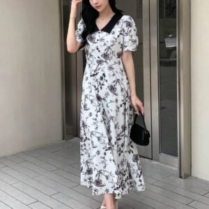 Dazy Floral Print Midi Dress with Contrast Collar – Size S