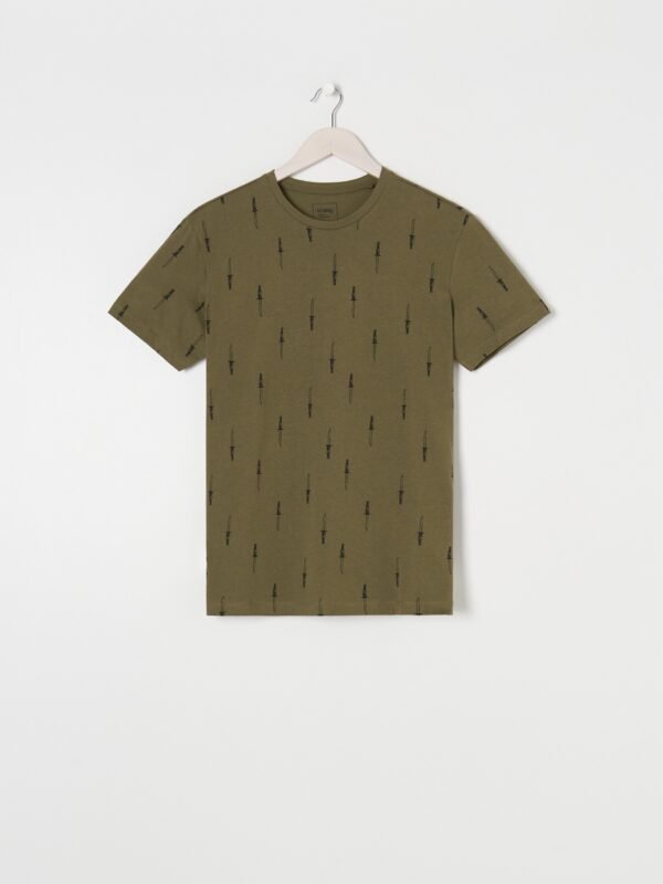 Sinsay Men’s Olive Green T-Shirt – All-Over Dagger Print, Casual Fit Tee, Size XL