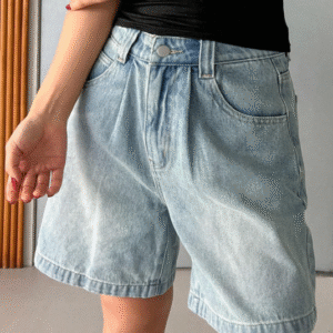 Shein High-Waisted Relaxed Fit Denim Shorts – Light Wash | Size XS