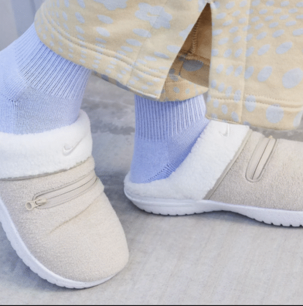 Nike Cozy Sherpa Zip-Up Slippers – Size 44.5