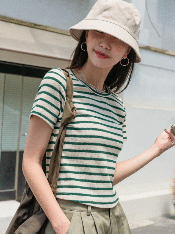 Dazy Striped Ribbed Short Sleeve T-Shirt – Size M