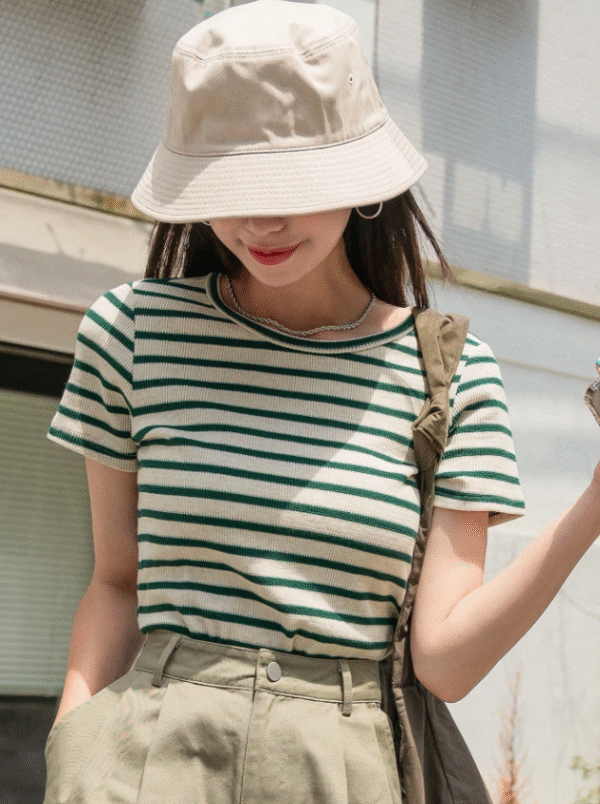 Dazy Striped Ribbed Short Sleeve T-Shirt – Size M
