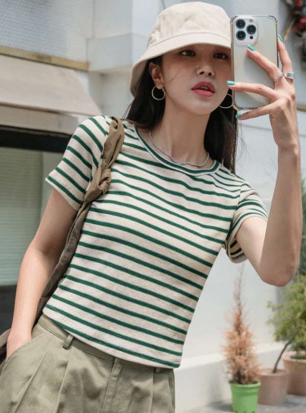 Dazy Striped Ribbed Short Sleeve T-Shirt – Size M