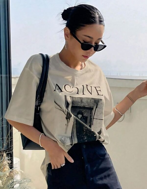 DAZY Women's tee ACTIVE Graphic Print T-Shirt – Size S