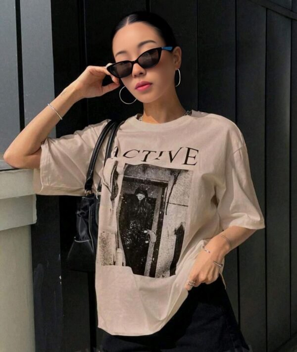 DAZY Women's tee ACTIVE Graphic Print T-Shirt – Size S
