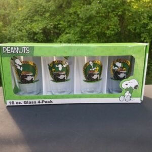 PEANUTS Snoopy & Woodstock 16 oz. Collectible Glass 4-Pack Set