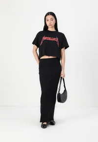 Noisy May Cropped Metallica Logo Graphic T-Shirt