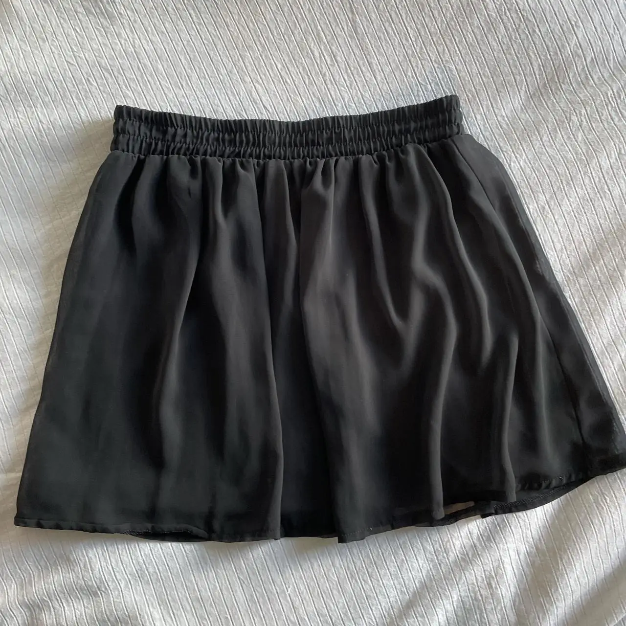 Women’s High-Waisted Elastic Mini Skirt - Flowy Black Chiffon